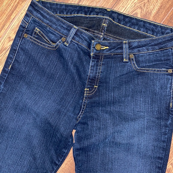 MK Size 8 Michael Kors Jeans in nice condition. Has light spot on left knee - Picture 4 of 6
